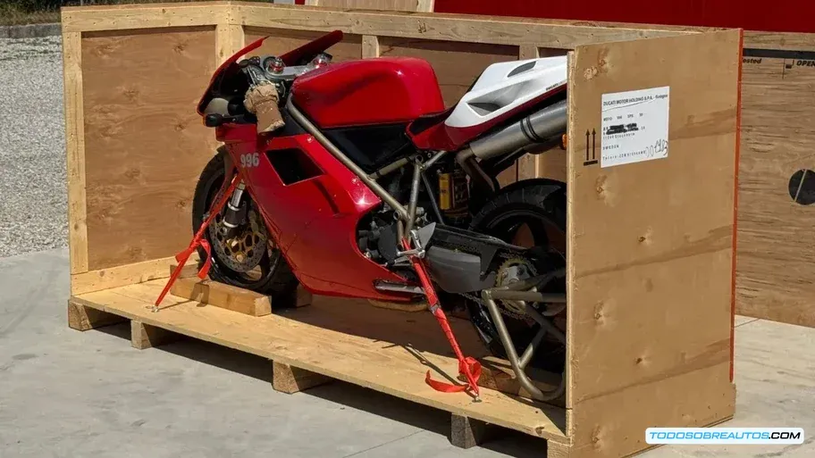 Detalle estético de la Ducati 996 SPS