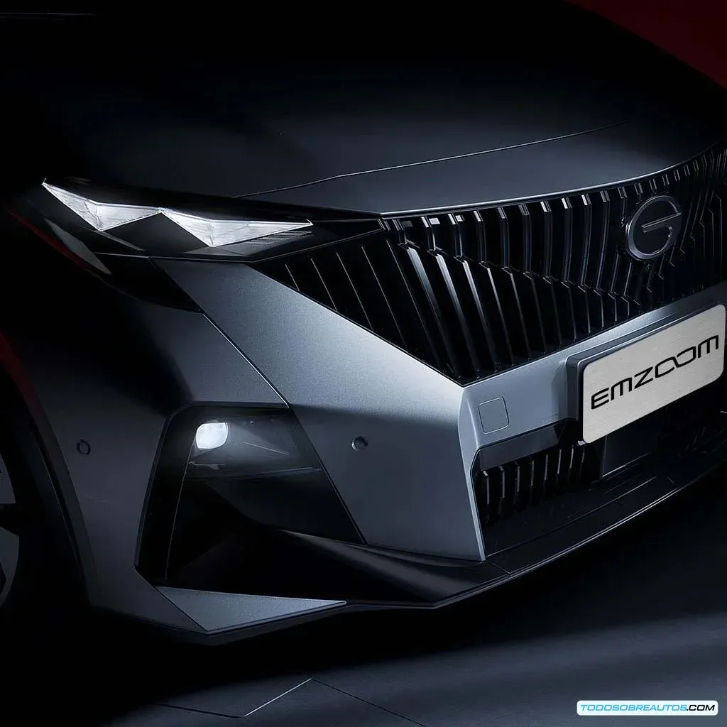 Imagen del GAC EMZOOM GL RACER, destacando sus características deportivas, como las llantas o algún detalle del motor.