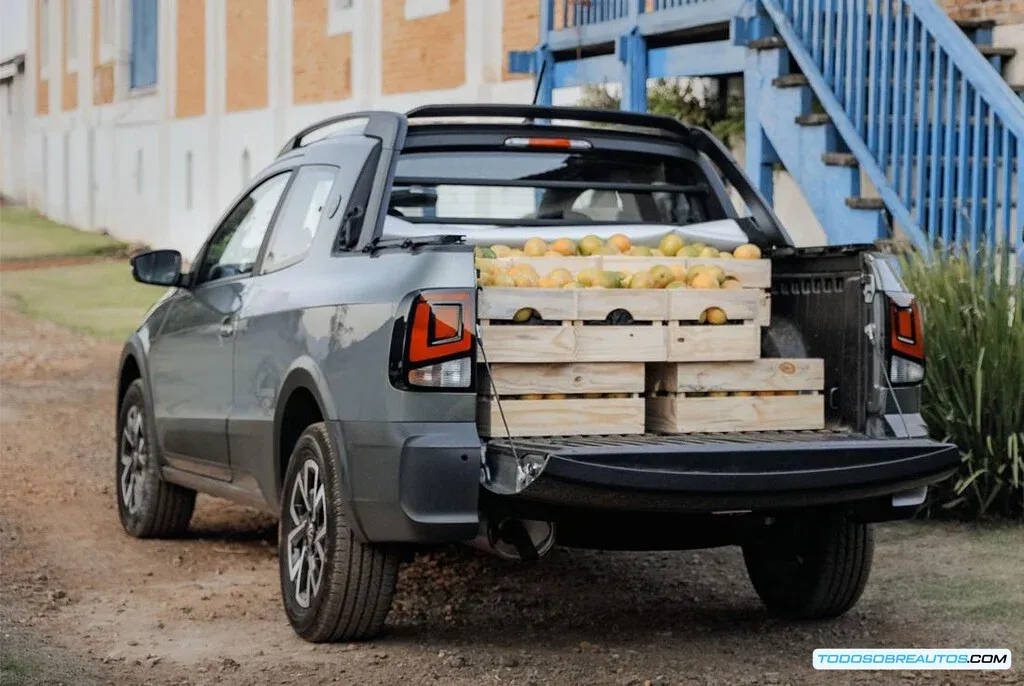 Imagen que muestra una variedad de camionetas pickup en diferentes entornos (urbano, rural, trabajo, recreación), ilustrando la versatilidad del vehículo.