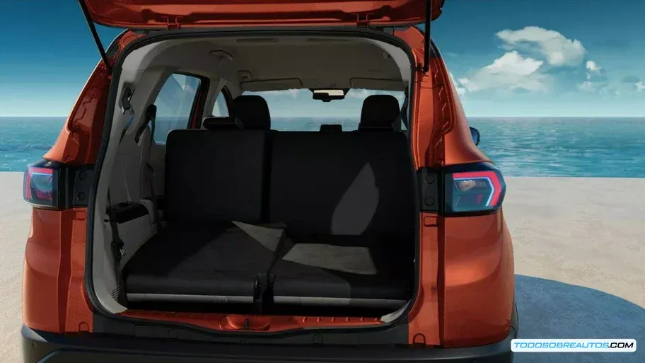 Detalle del tablero del Renault Triber 2026 mostrando características de seguridad o tecnología.