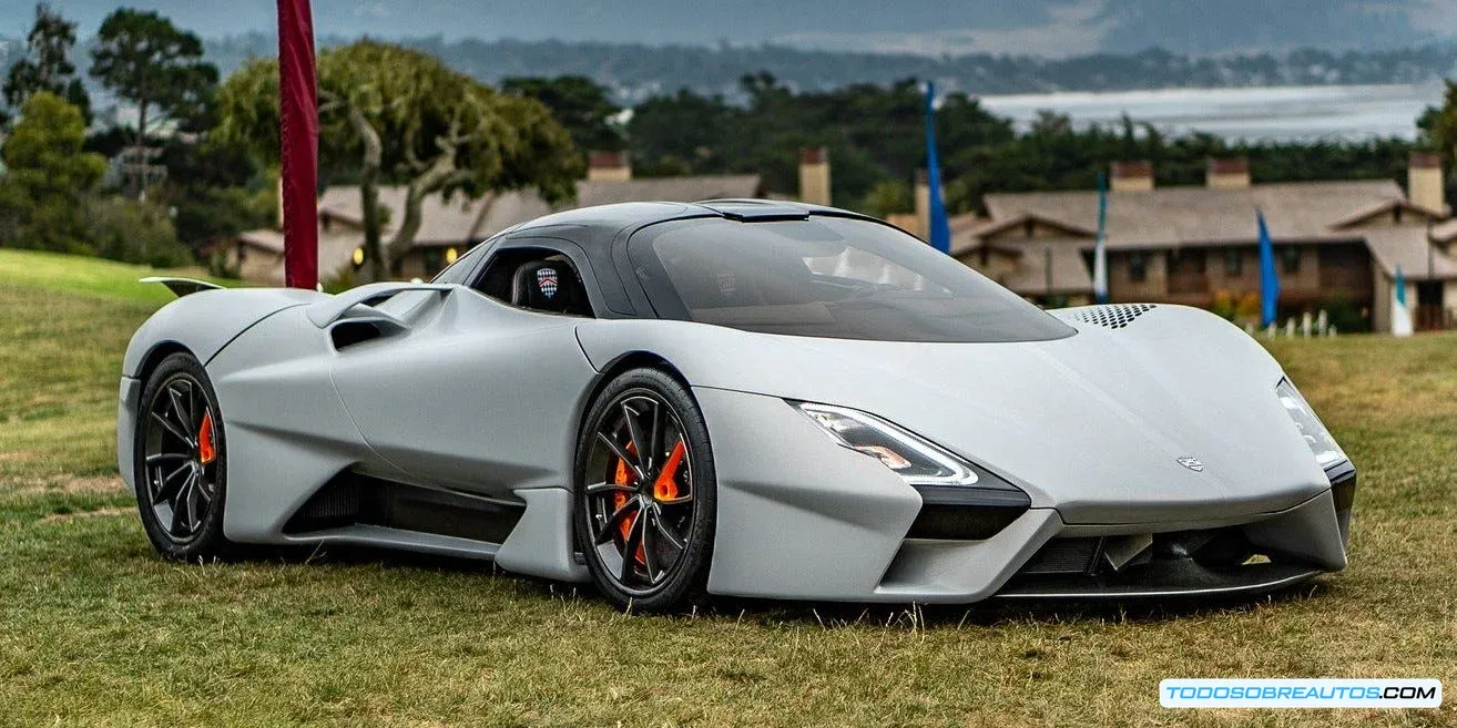 Imagen comparativa del SSC Aero y el Bugatti Veyron.