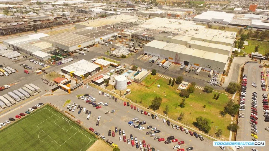 Imagen de los empleados de Continental en San Luis Potosí o del proceso de fabricación de llantas.