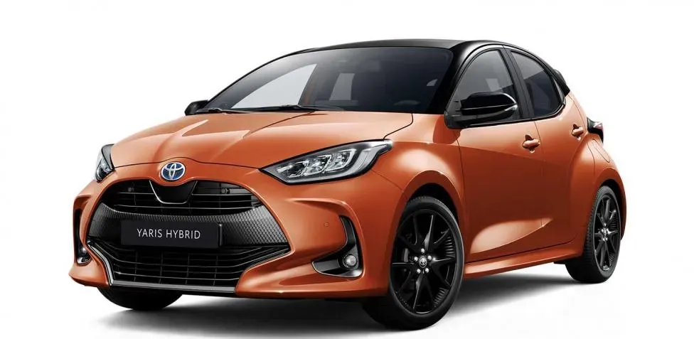 Híbridos (HEV) Yaris Hybrid Naranja con su movilidad autonoma