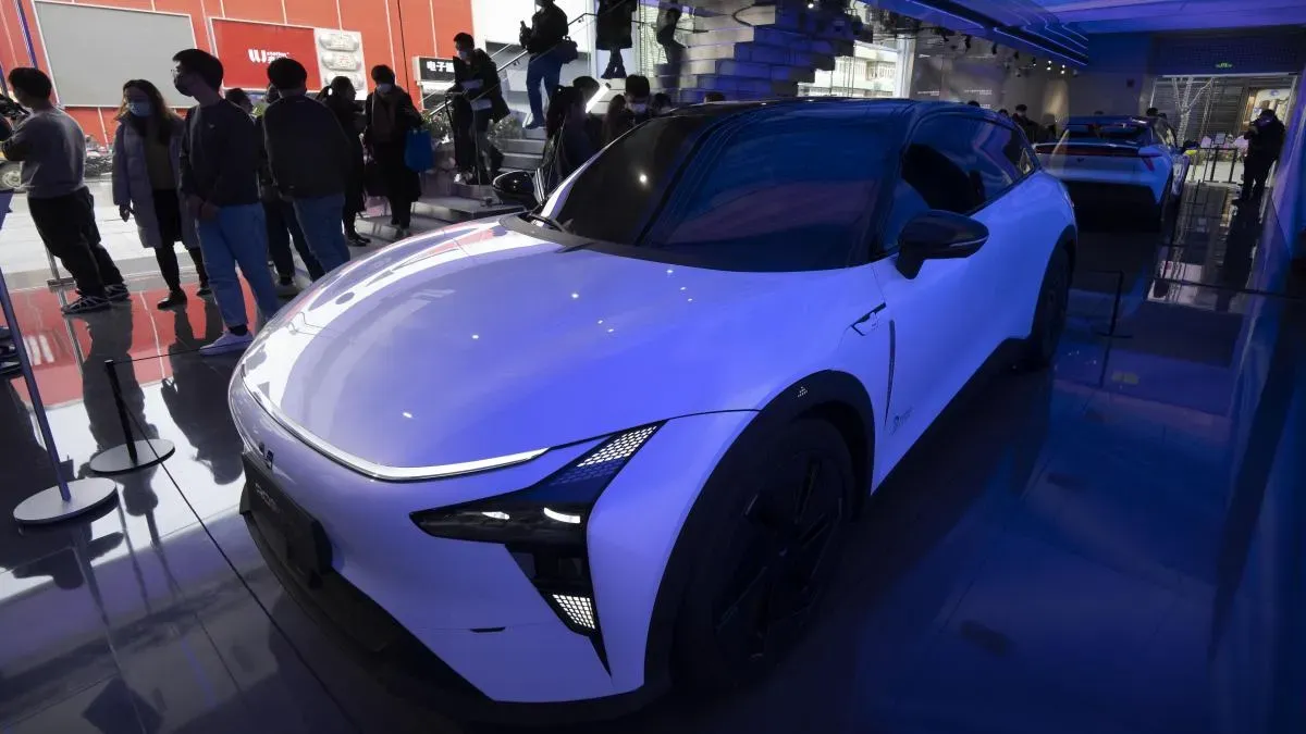 Inteligencia Artificial para Coches Eléctricos Chinos