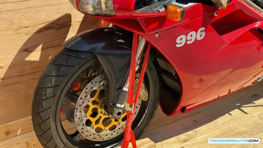 Detalle del motor de la Ducati 996 SPS
