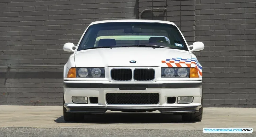 Detalle de los componentes de fibra de carbono del BMW M3 E36 Lightweight.