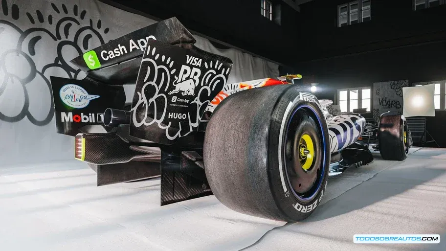 Detalle del diseño del monoplaza Racing Bulls, mostrando el estilo del artista Slawn, especialmente los ojos saltones.
