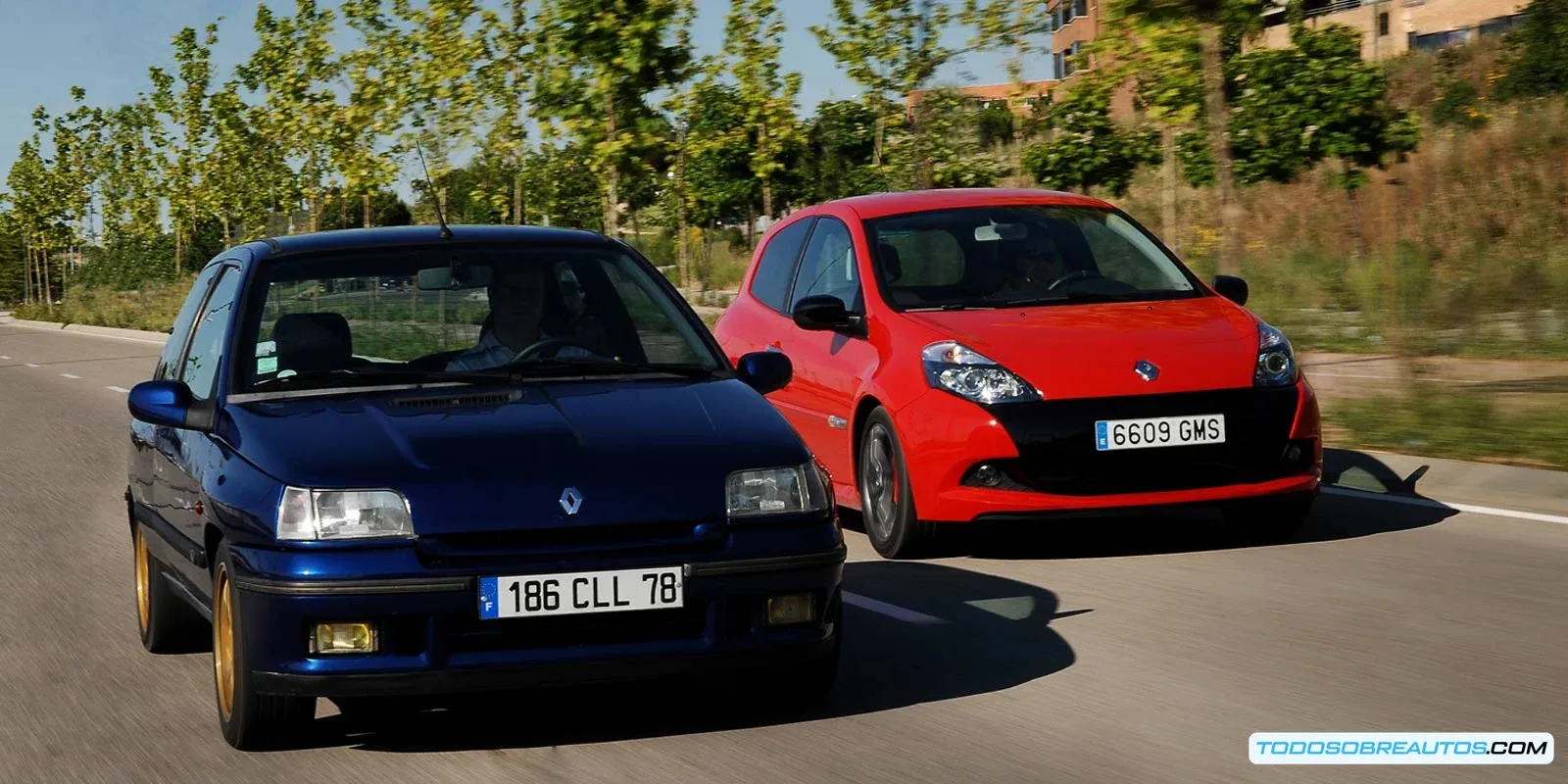 Imagen del Renault Clio Williams original, mostrando su diseño y color característico.