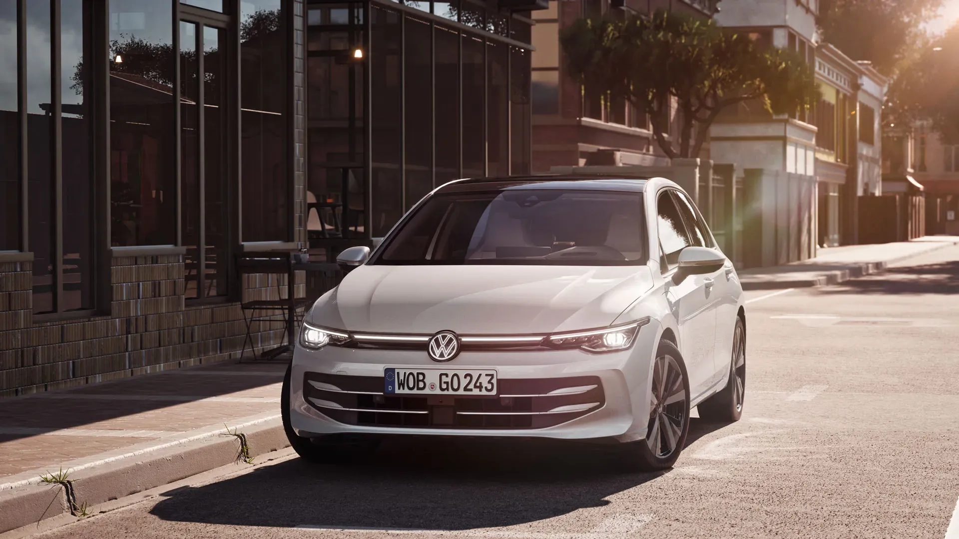 Volkswagen Vehículo Blanco y compacto en la calle