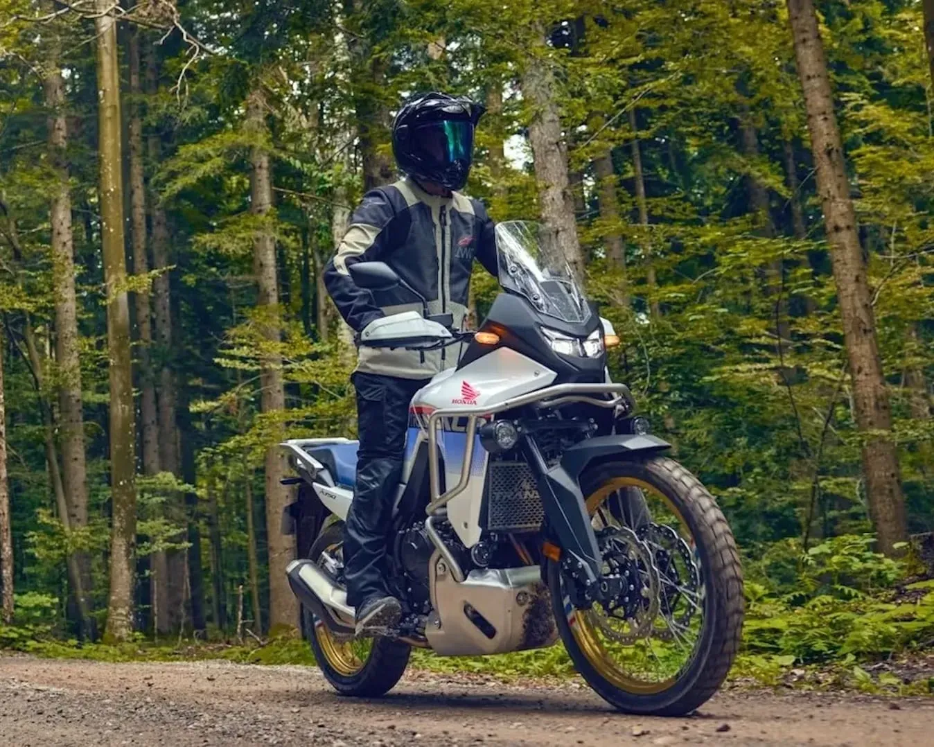 Honda XL750 Transalp 2025 Moto Comoda En Zona De Tierra