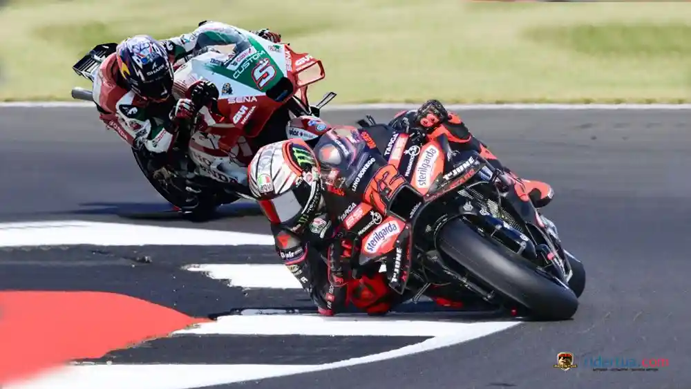 Zarco y Bezzecch En Una Carrera