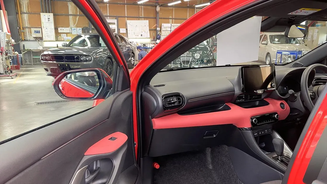 Mitsuoka Viewt Royal Edition 2025 Vehículo De Color Rojo