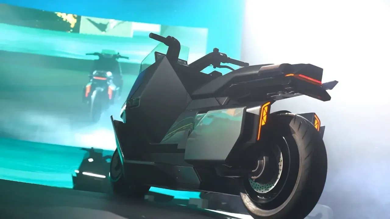 Omoway Omo X El scooter eléctrico autónomo repleto de tecnología de auto