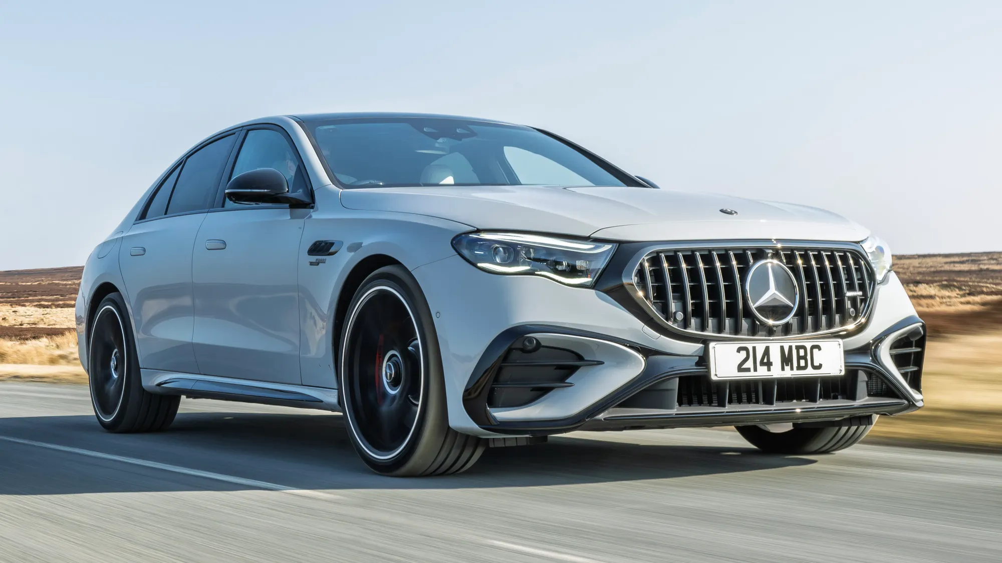 Mercedes-Benz Blanco Rapido y Compacto