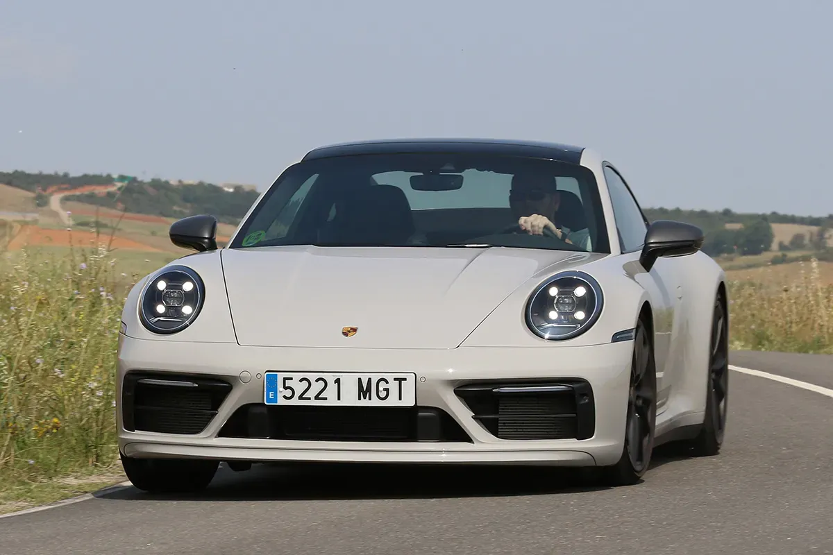 911 Carrera T vehiculo blanco