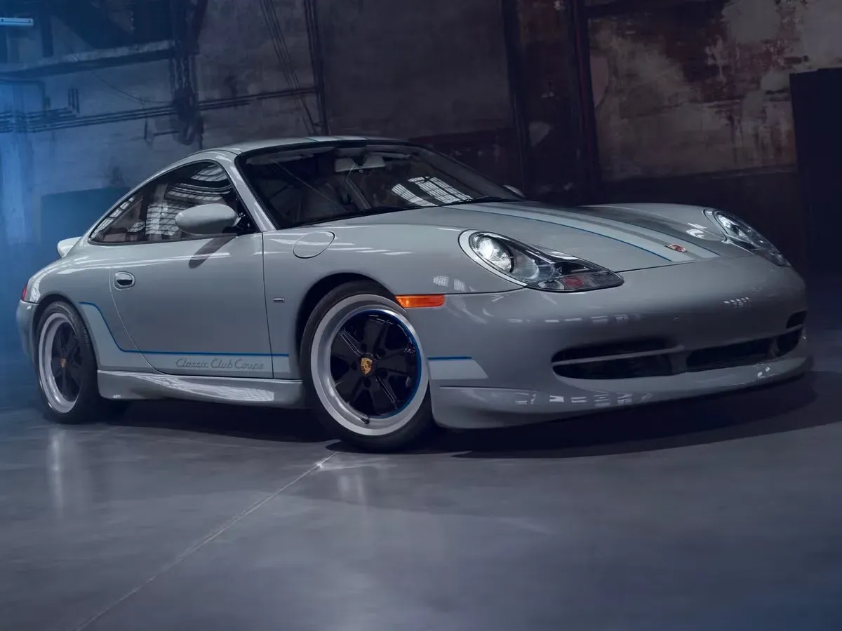 Vehículo Porsche 911 Club Coupe 202 de color gris