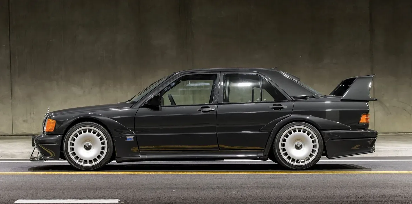 190E EVO II Negro En Carrectera