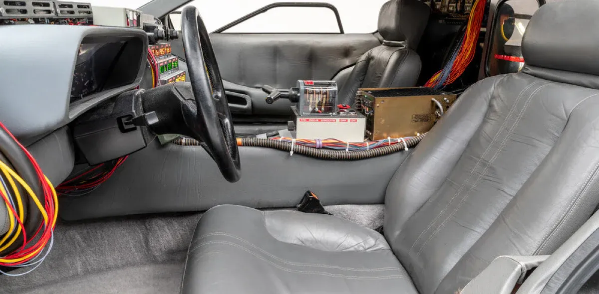 DeLorean DMC-12 Interior
