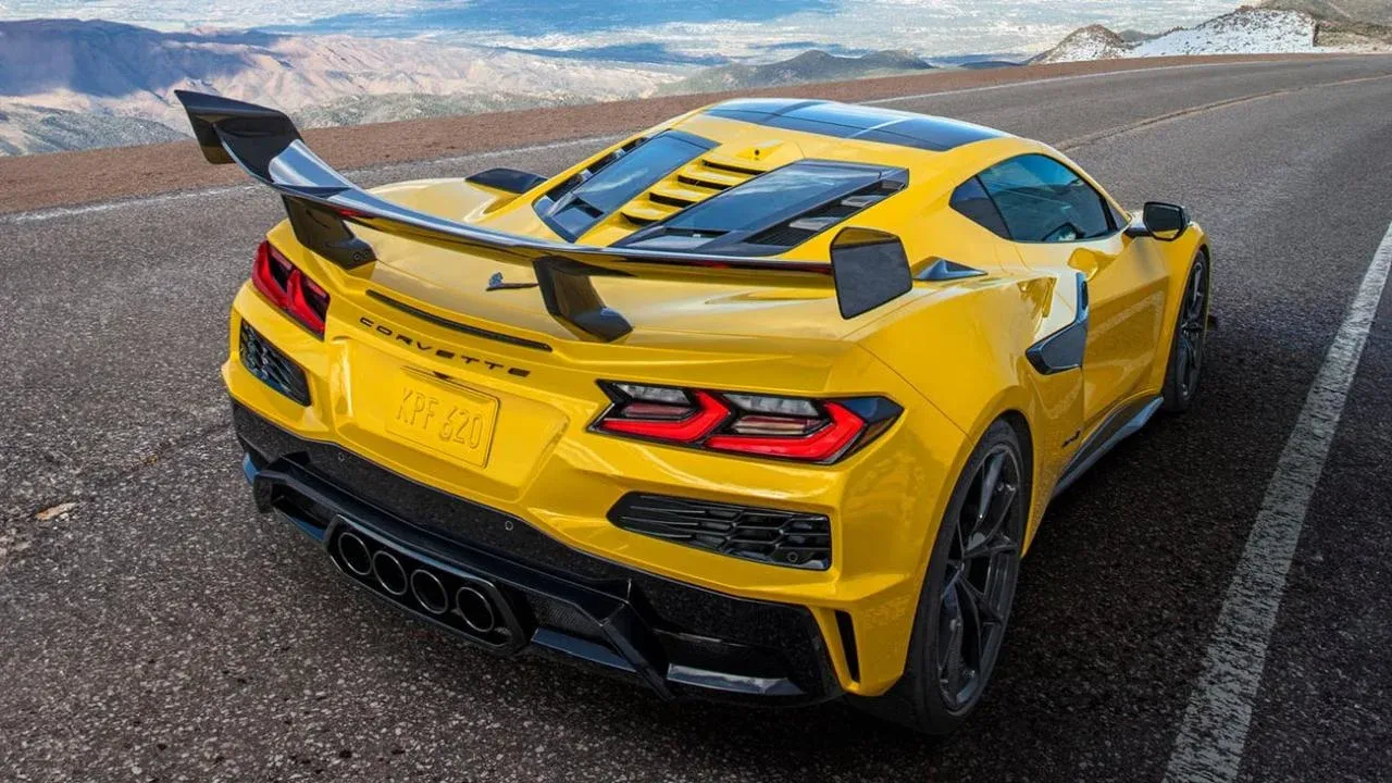 Corvette C8 ZR1 Amarillo