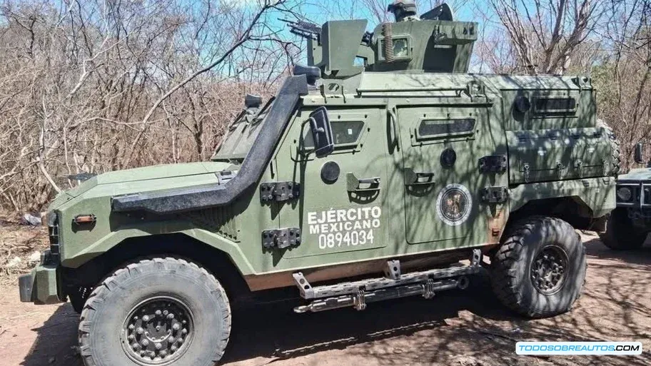 Comparativa entre el Humvee y el Ocelotl, mostrando sus diferencias.
