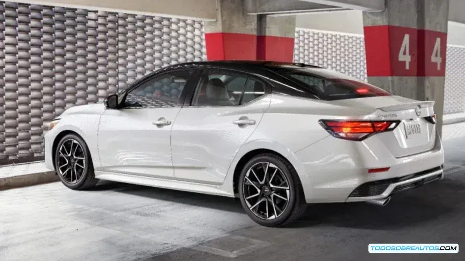 Gráfica que muestra la popularidad de los colores blanco, gris y plata en el mercado automotriz latinoamericano.
