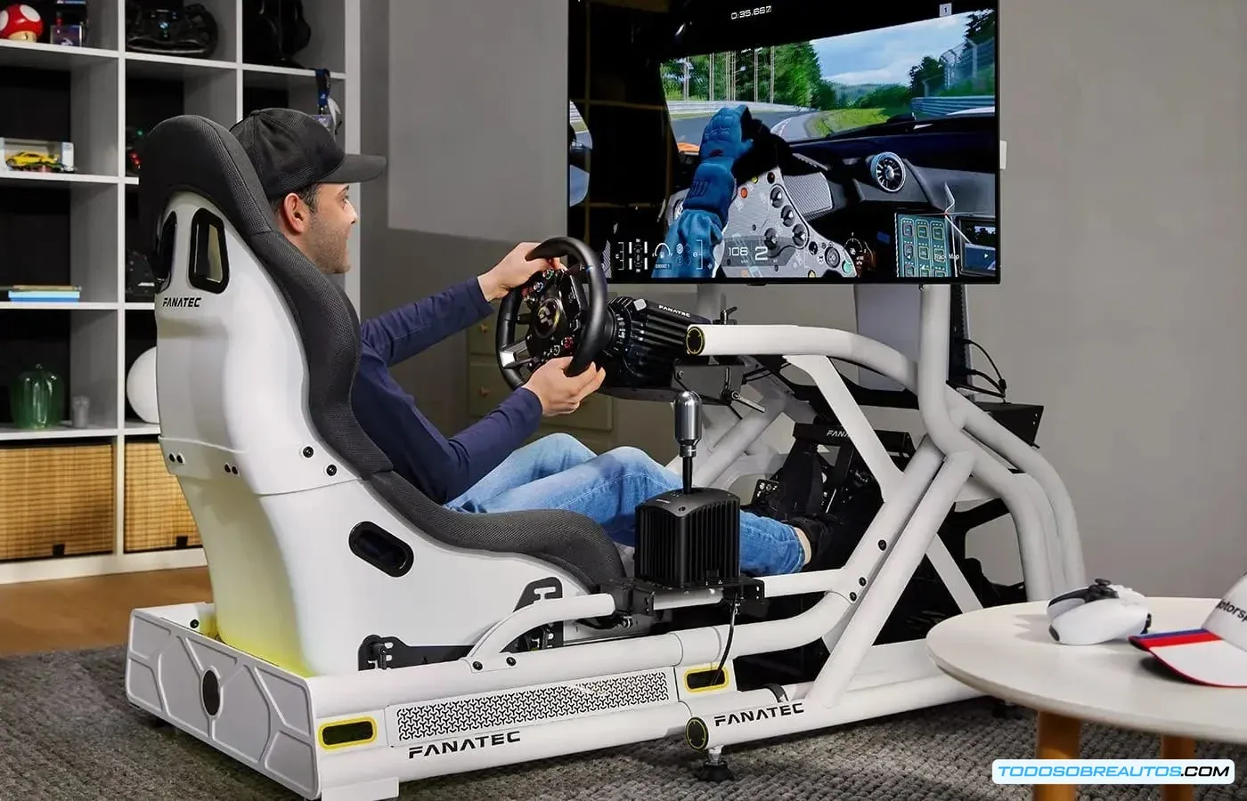 Imagen mostrando la base Direct Drive, el volante Gran Turismo y la pedalera CSL.
