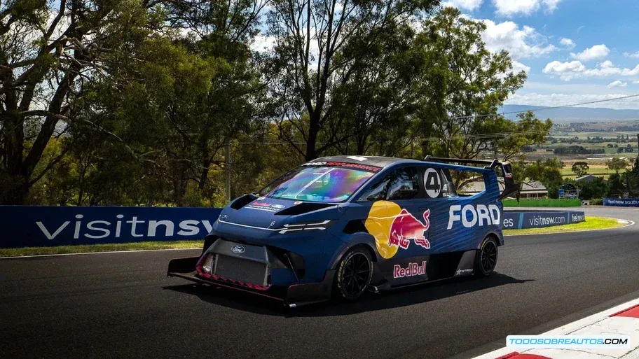 Gráfico o imagen que muestre el tiempo récord de la Ford SuperVan 4.2 en Nürburgring.