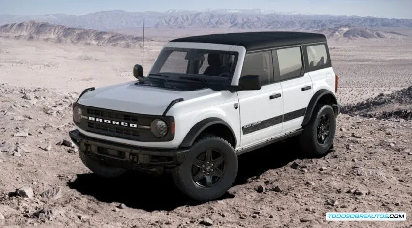Ford Bronco 2025 Black Diamond, vista frontal tres cuartos