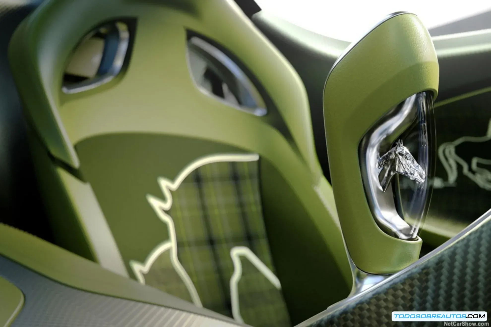 Imagen complementaria del motor W16, mostrando un detalle específico.