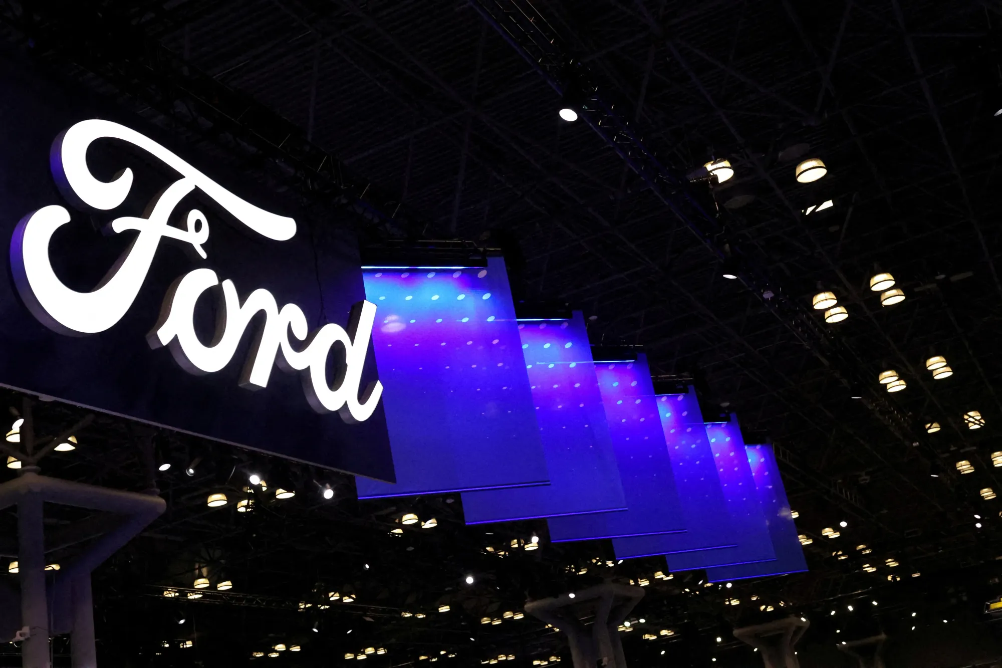 Ford retirará casi 150.000 vehículos en EEUU