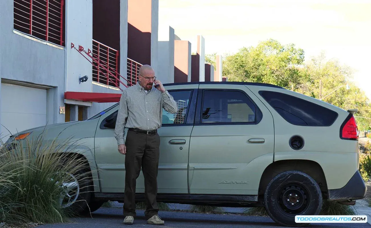 Imagen del Pontiac Aztek destacando sus controvertidas características de diseño.