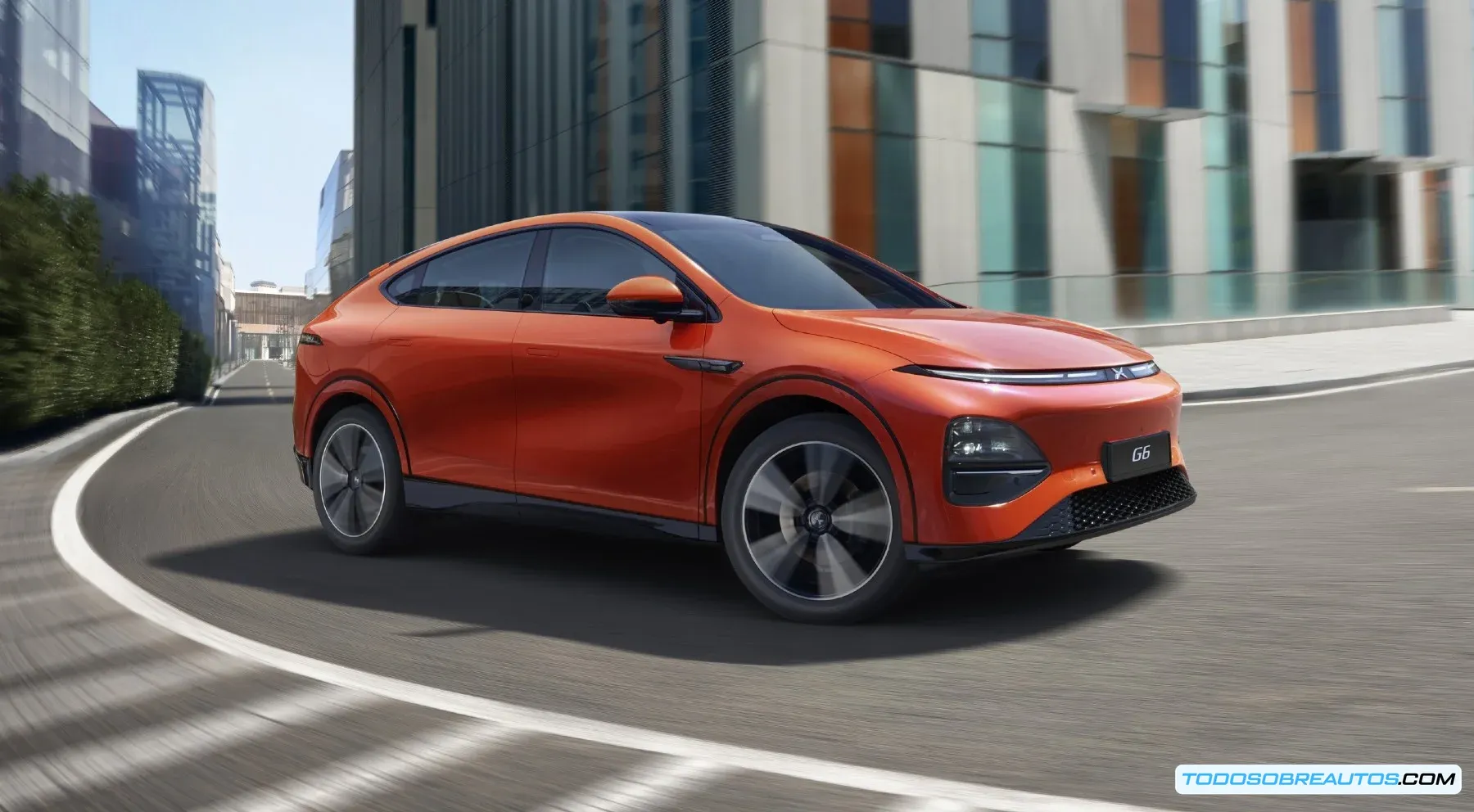 Imagen del Xpeng G6, otro de los coches eléctricos analizados, mostrando su diseño y espacio interior.