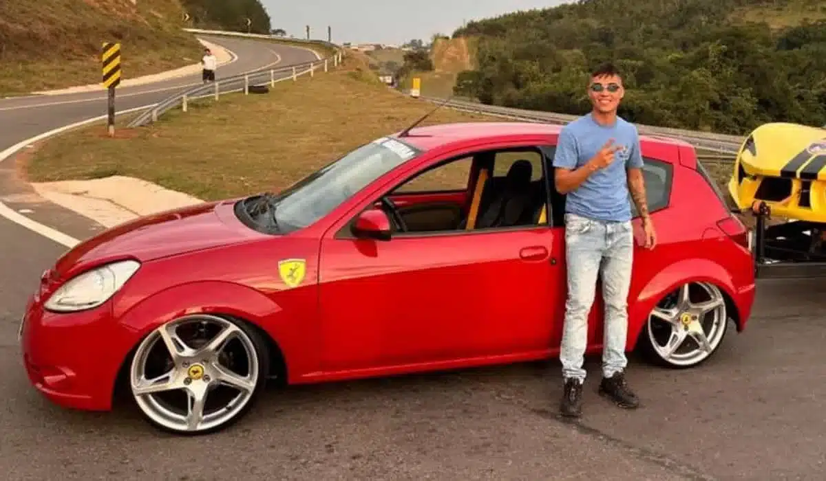 Vehículo Karrari Ford Ka Color Rojo