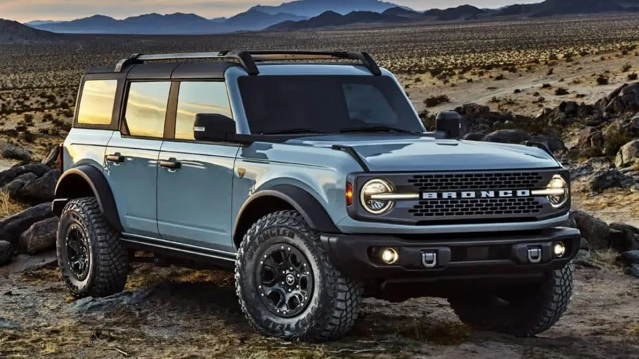 Ford Bronco cuatro puerta