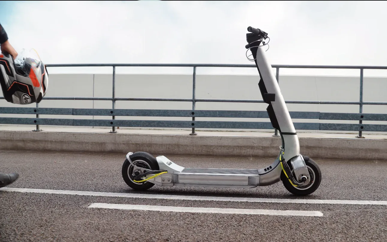 Bo The Turbo scooter