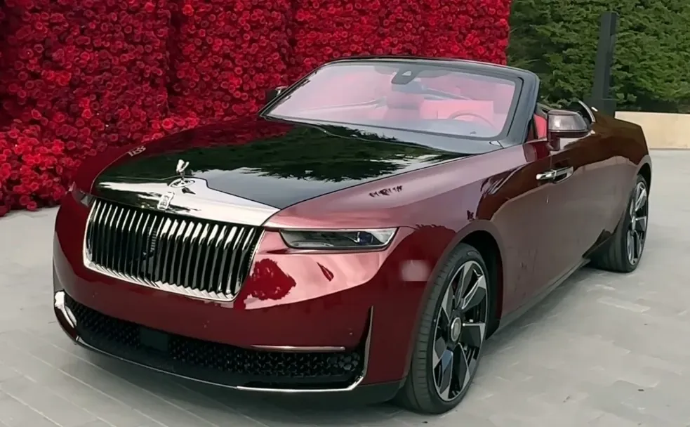Rolls-Royce Droptail La Rose Noire Rojo Lujoso y Veloz