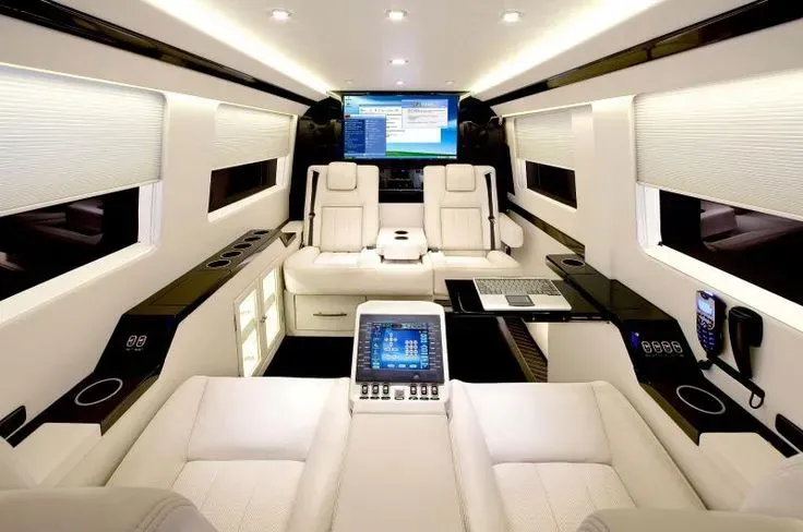 Toyota Hiace VIP de lujo Interior