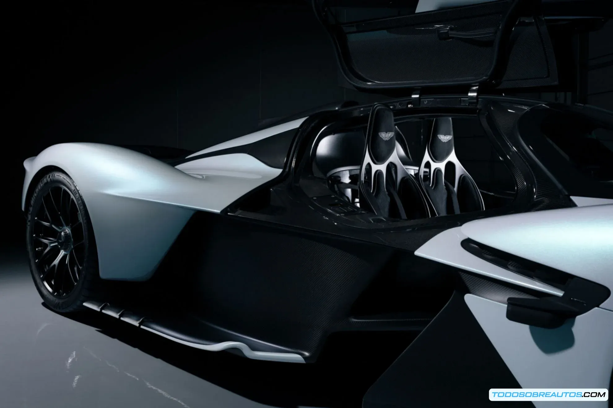 Imagen de Adrian Newey o un detalle del diseño del Aston Martin Valkyrie que resalta su aerodinámica