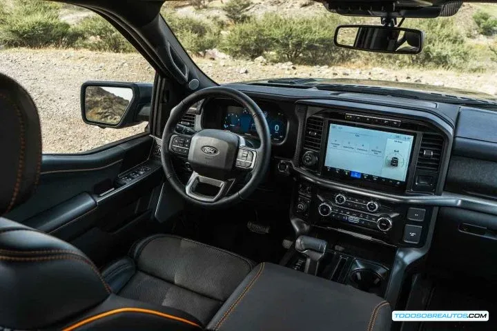 Imagen de una Ford F-Series, mostrando su diseño y características.