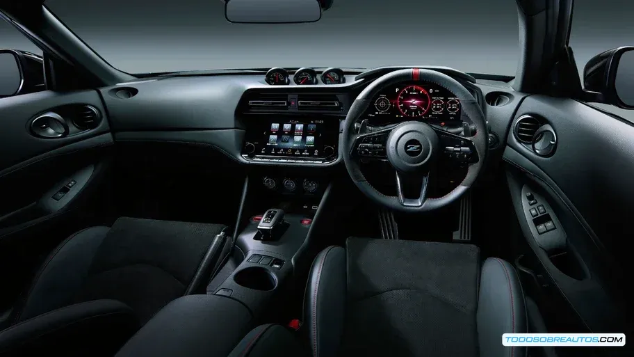 Imagen que muestra la experiencia de conducir el Nissan Z Nismo con transmisión manual.