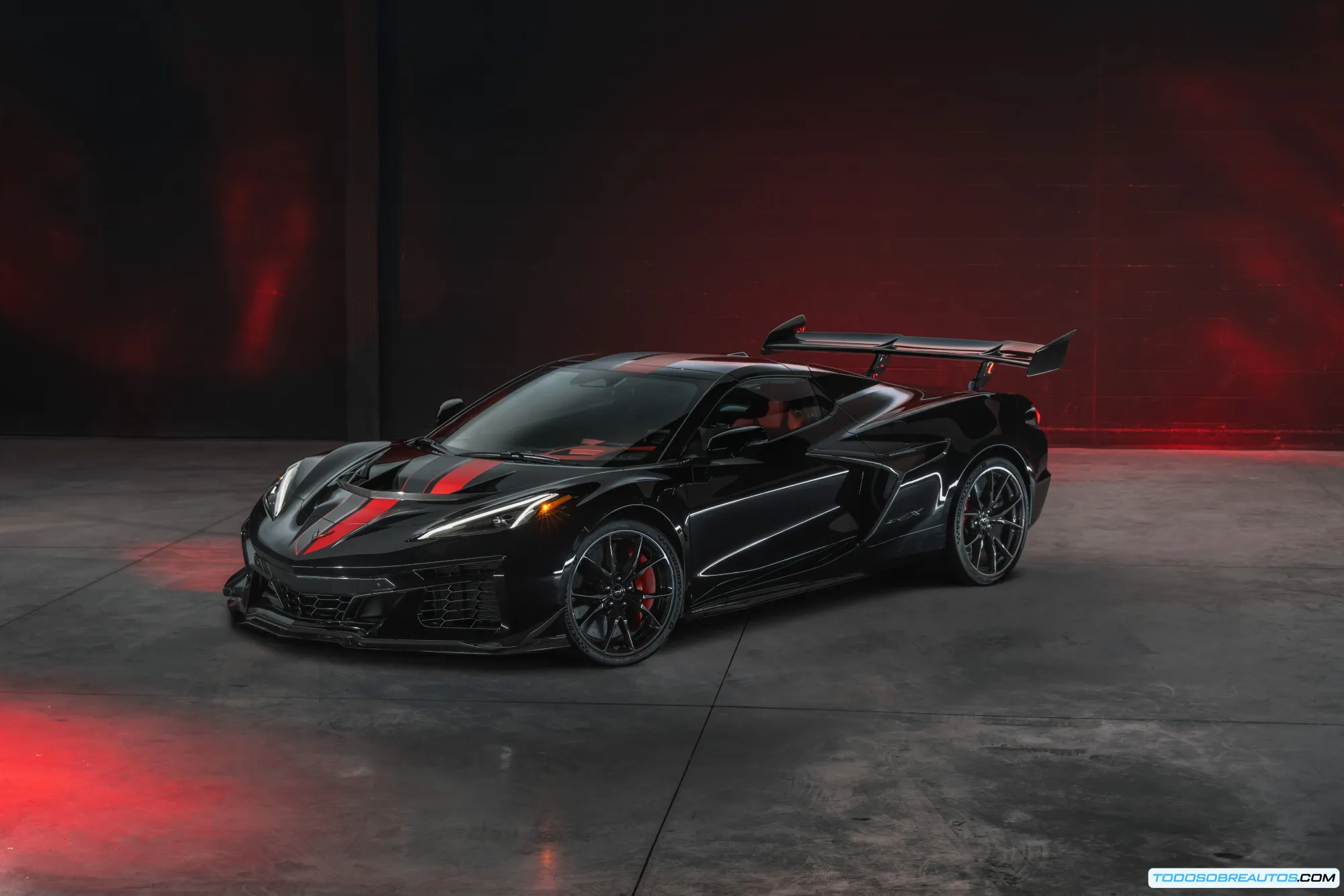 Un Chevrolet Corvette Z06 C8 estándar.