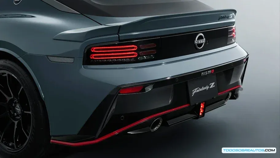 Imagen que muestre el motor o el interior del Nissan Z Nismo, destacando su potencia.
