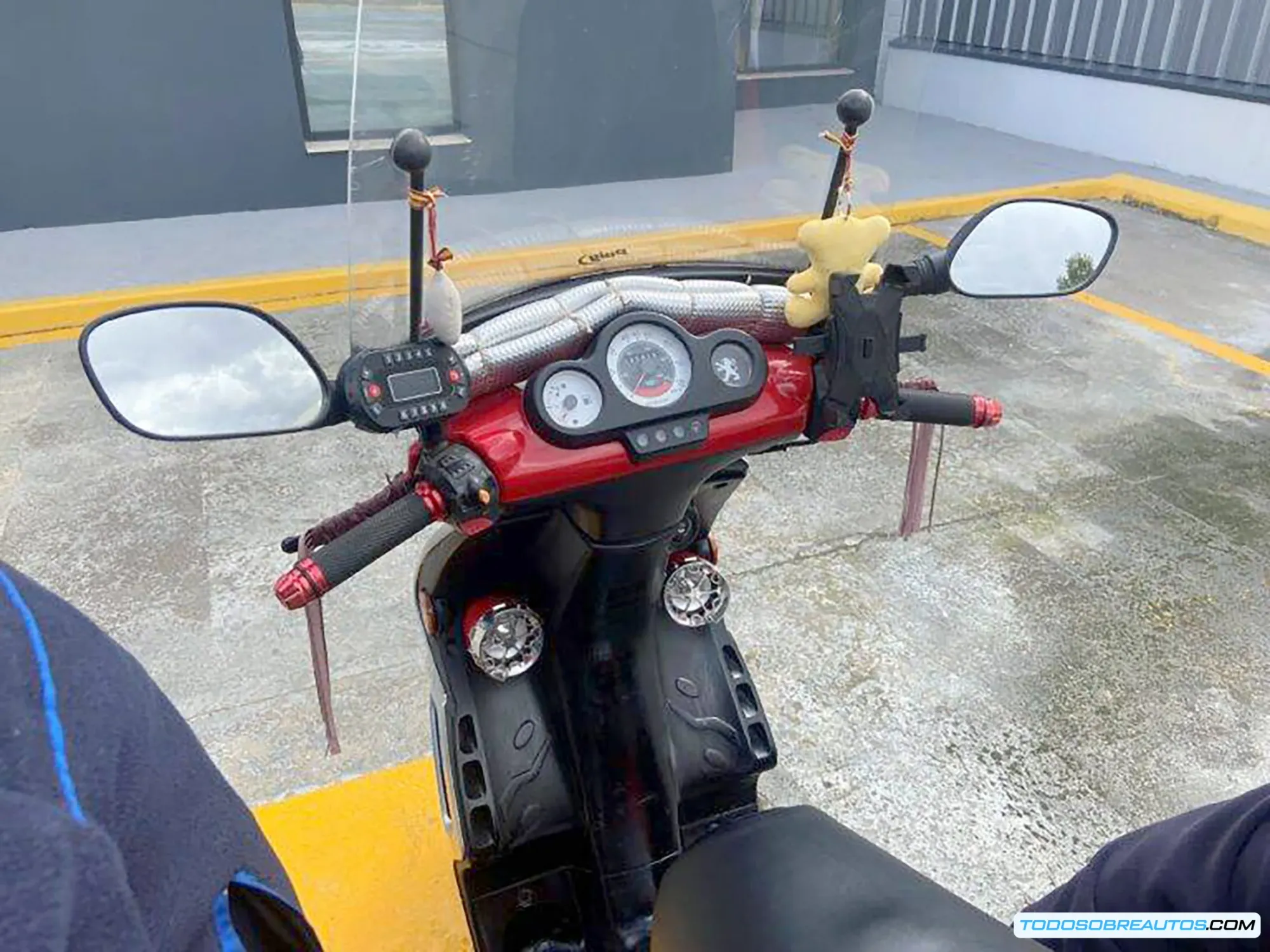 BMW C1, scooter original con estructura de seguridad.