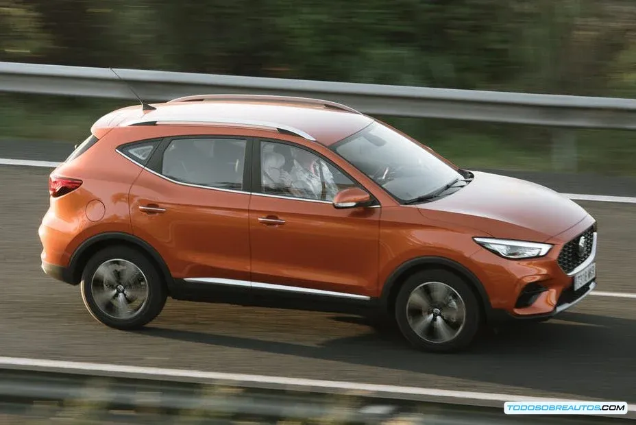Imagen de un coche chino MG ZS, representando el éxito de las marcas chinas en el mercado.