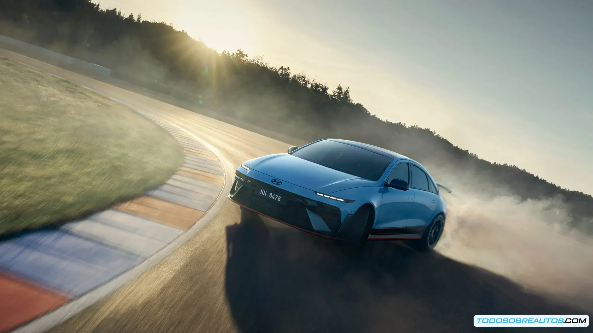 Imagen del Hyundai Ioniq 6, mostrando su diseño elegante y deportivo.