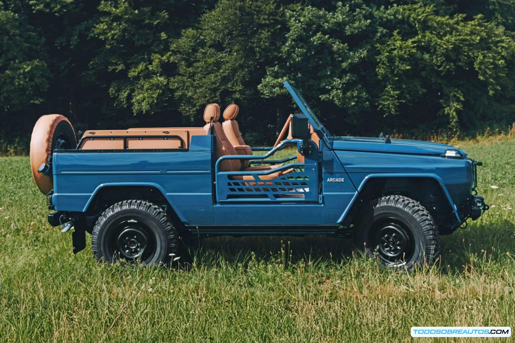 Comparativa entre un Mercedes Clase G militar y el Mercedes Clase G Restomod.