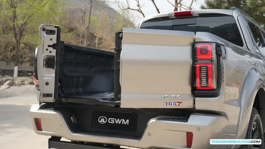 GWM Poer 500 PHEV Hi4-T 2025 demostrando sus capacidades off-road.