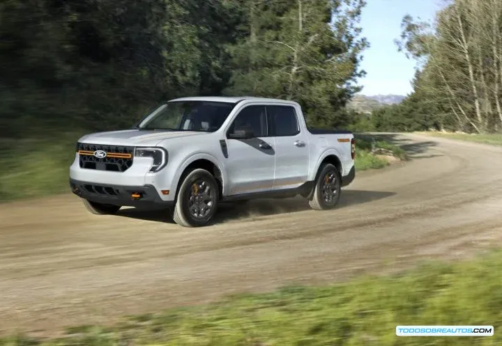 Imagen de la Ford Maverick, mostrando su diseño compacto y estilo.