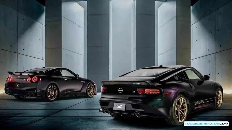 Detalle del color Midnight Purple en el Nissan Z Heritage Edition 2026 mostrando sus reflejos.