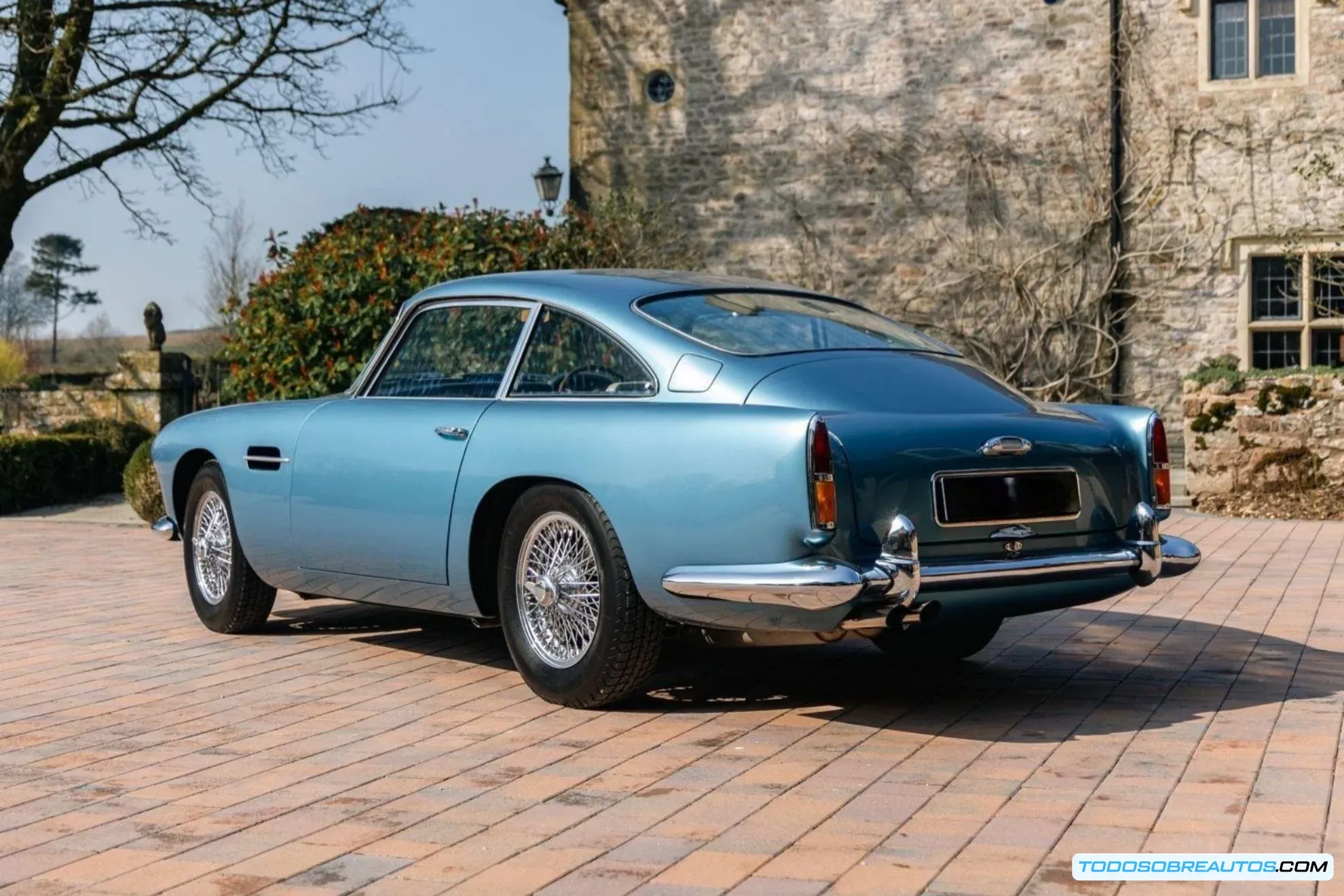 Detalle que muestra la especificación Vantage del Aston Martin DB4
